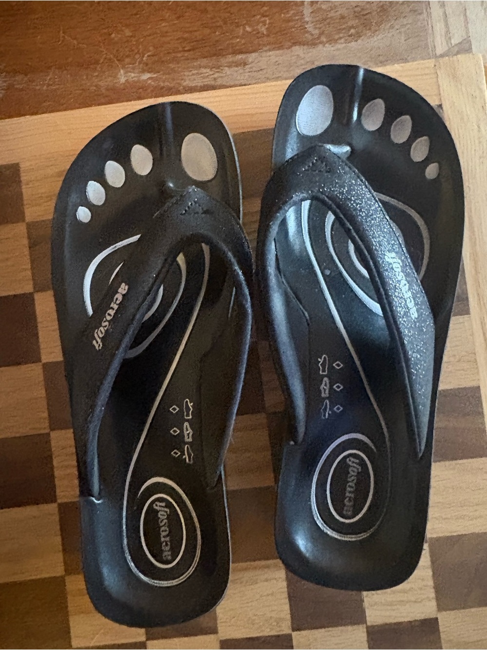 AEROSOLES Black Women's Foam Flip Flop Sandals